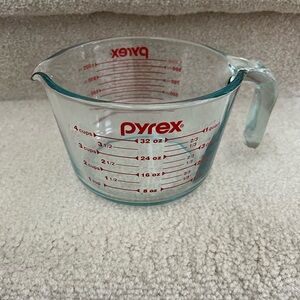 Pyrex Vintage 4 Cup / 1 Quart Measuring Glass Red Lettering